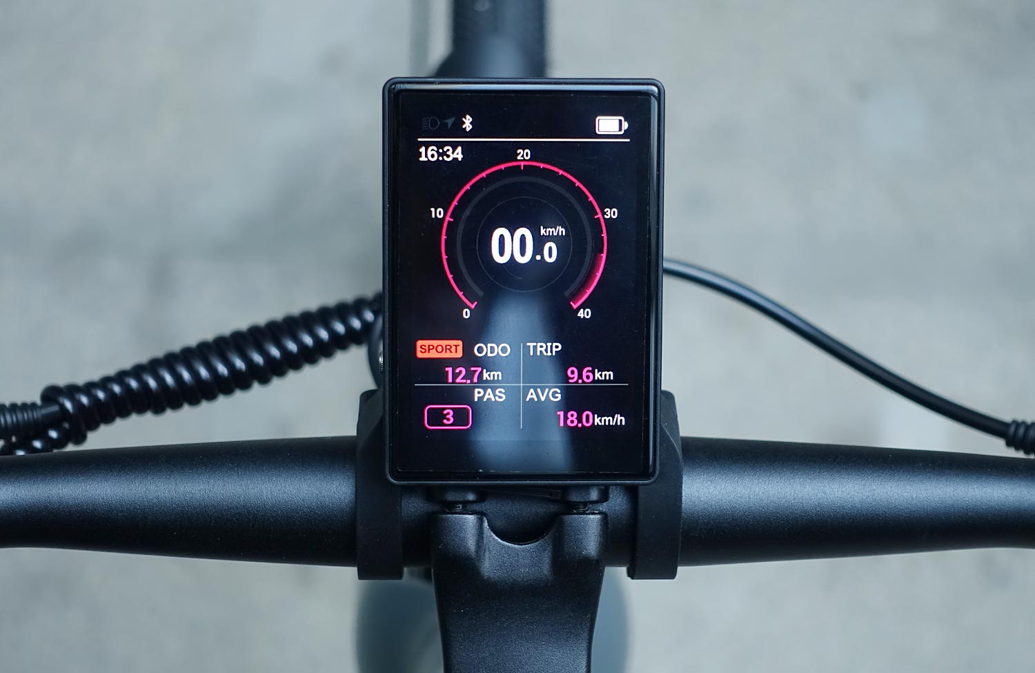 Moderne Technik für kleines Geld: das ADO Air 30 Ultra mit innovativem Automatikgetriebe im Test 4 ADO Air 30 Ultra Test Review Urban E Bike Display