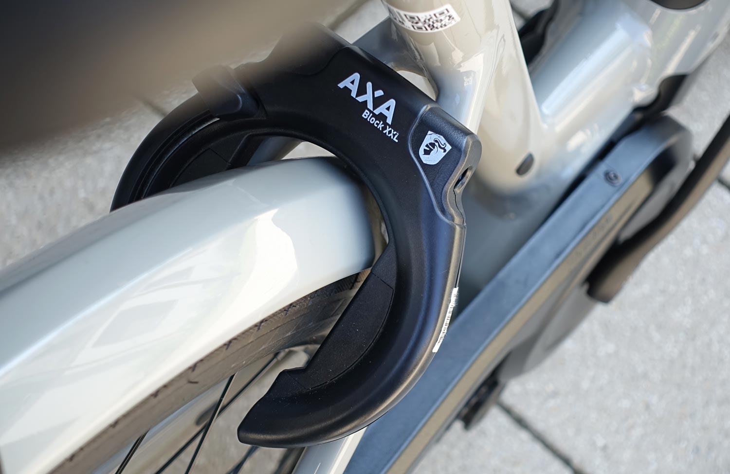 Moustache Lundi 27.6 im Test: zeitloser Klassiker mit modernen Features 14 Moustache Lundi 27 Test Review AXA Schloss