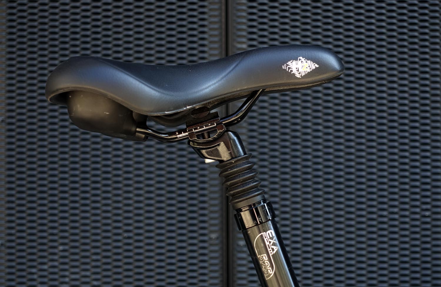 Moustache Lundi 27.6 im Test: zeitloser Klassiker mit modernen Features 13 Moustache Lundi 27 Test Review Sattel