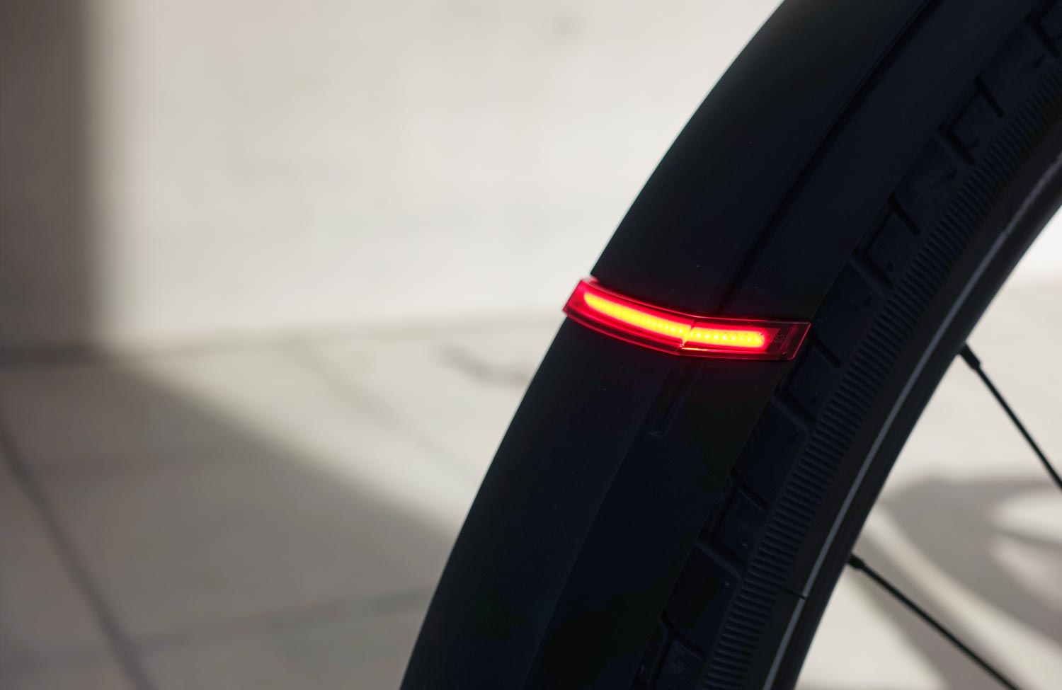 Rückschau und Ausblick: Welche Urban Bike-Neuheiten erwarten uns 2025? 19 Orbea Diem Test Review Rear Light