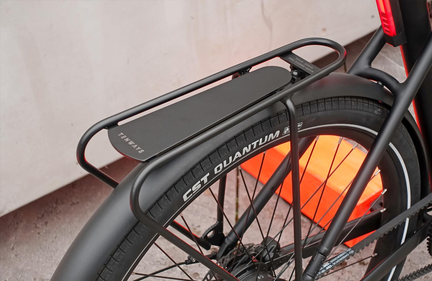 Tenways CGO 009 im Test: das neue Smart Bike mit GPS-Ortung, Boost-Funktion und neuem Motor 14 Tenways CGO 009 Test Review Urban Smart Bike Gepaecktraeger