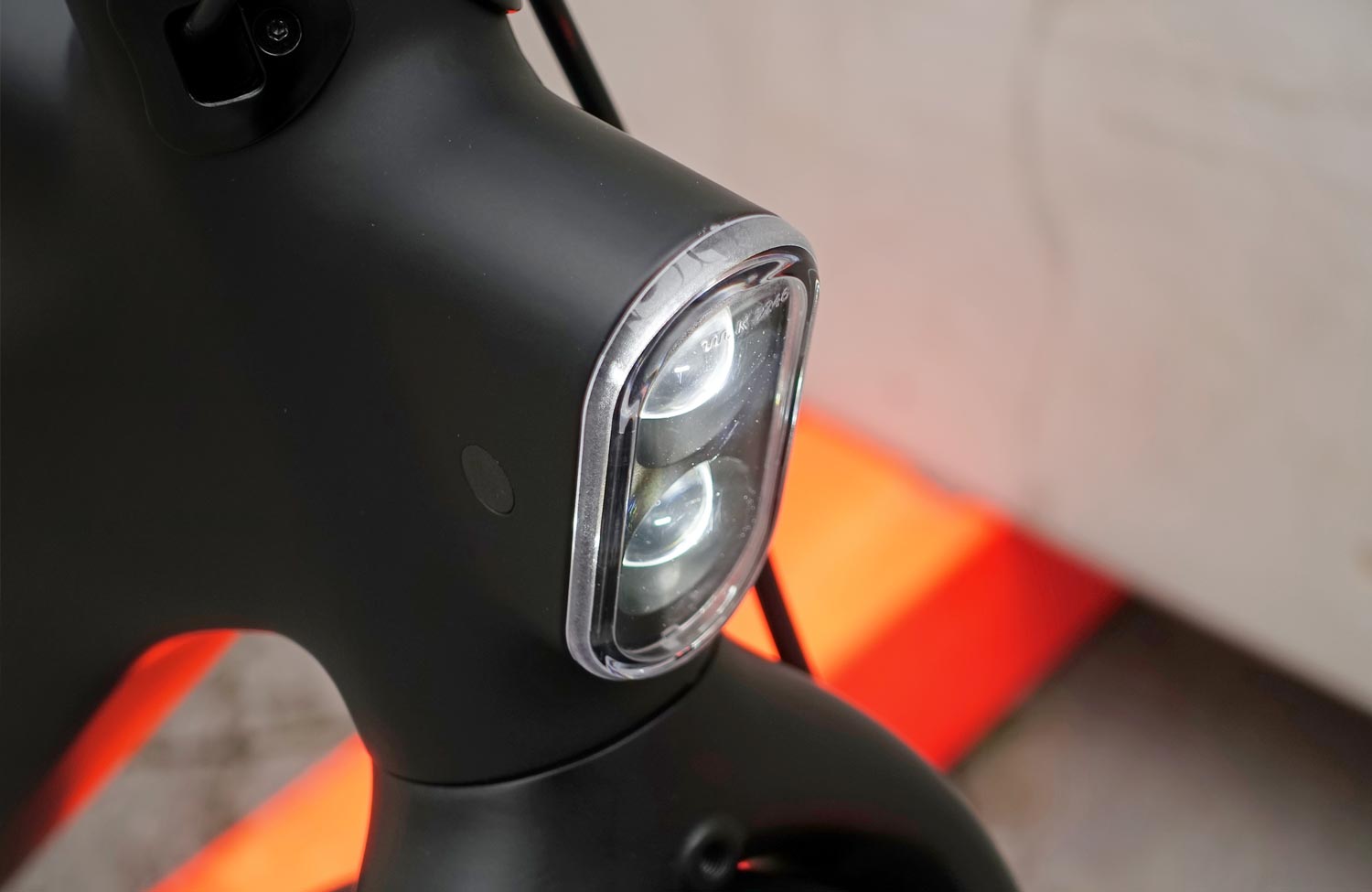 Tenways CGO 009 im Test: das neue Smart Bike mit GPS-Ortung, Boost-Funktion und neuem Motor 1 Tenways CGO 009 Test Review Urban Smart Bike Headlight