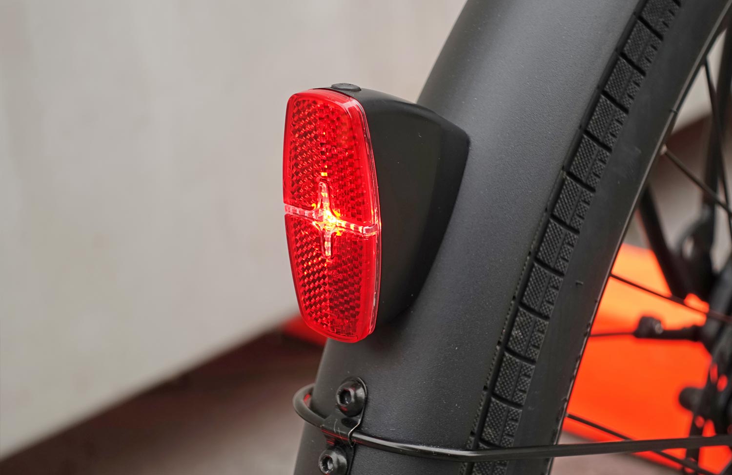 Tenways CGO 009 im Test: das neue Smart Bike mit GPS-Ortung, Boost-Funktion und neuem Motor 8 Tenways CGO 009 Test Review Urban Smart Bike Ruecklicht